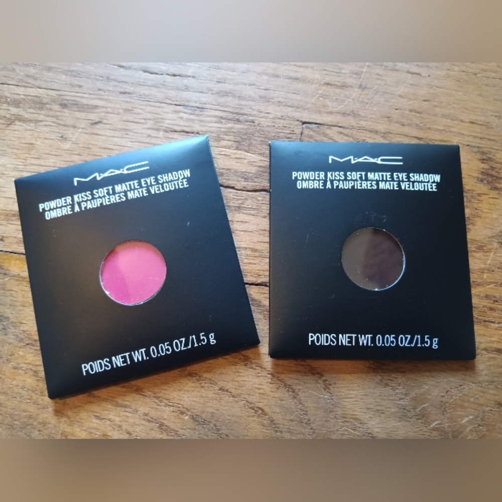 NIB 2 MAC Cosmetics Single Magnetic Powder Kiss Eyeshadows